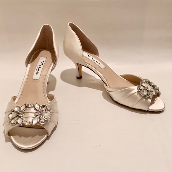 NINA CHARISA IVORY SATIN CRYSTAL Kitten Heel Pumps, Wedding Bridal Dress Shoes 7 - Picture 9 of 14